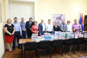 Donacija knjiga Hrvatskom nacionalnom vijeću u Subotici